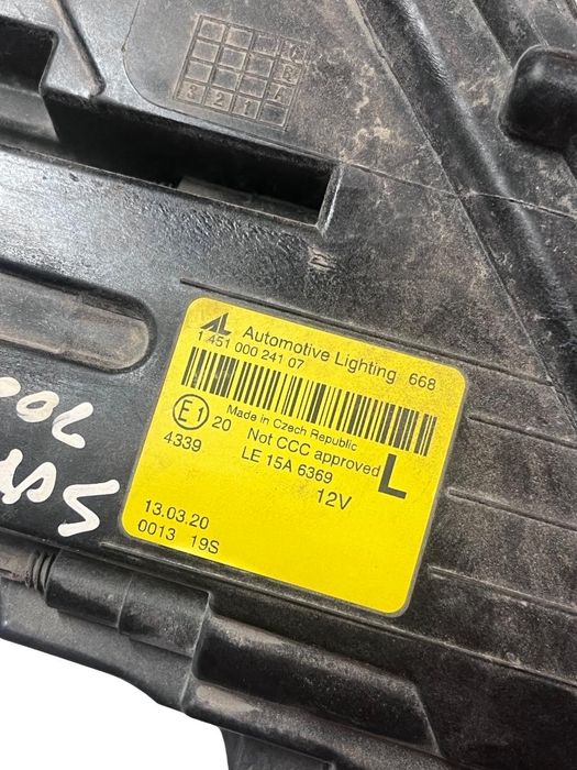 Far Led Stanga Fata Skoda Octavia Iii 5E3, Nl3, Nr3 2012 -> ( Sticla Fisurata In Colt )