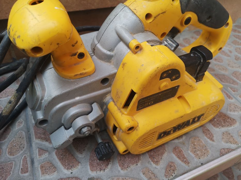 Лентов Шлайф De Walt dw433 800Wat 259/427м/s