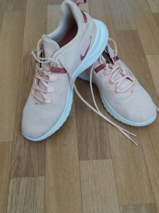 Дамски маратонки Nike