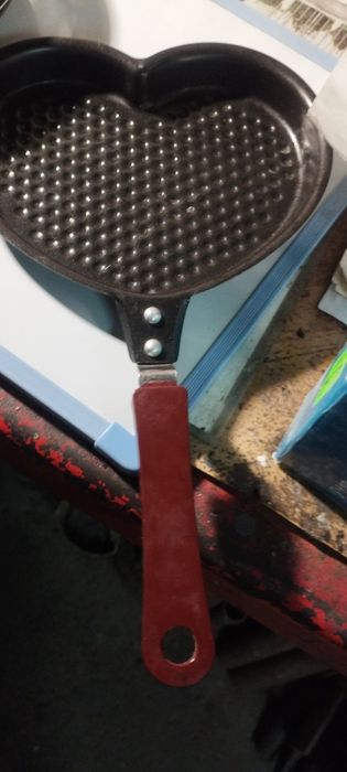 Продам минисковородки-блинницы.