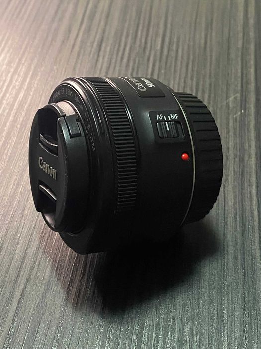 Vând Canon 2000D + 2 obiective