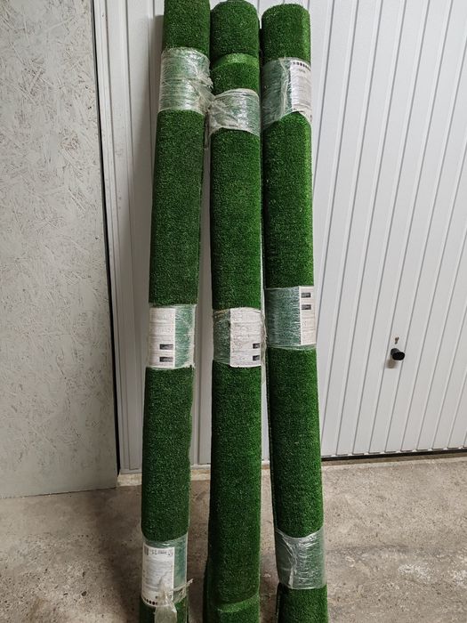Vând gazon artificial 2 m lățime pe 3 lungime