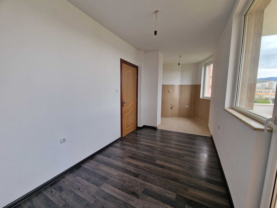 Тристаен апартамент за продажба  в кв. Еленово на гр. Благоевград.