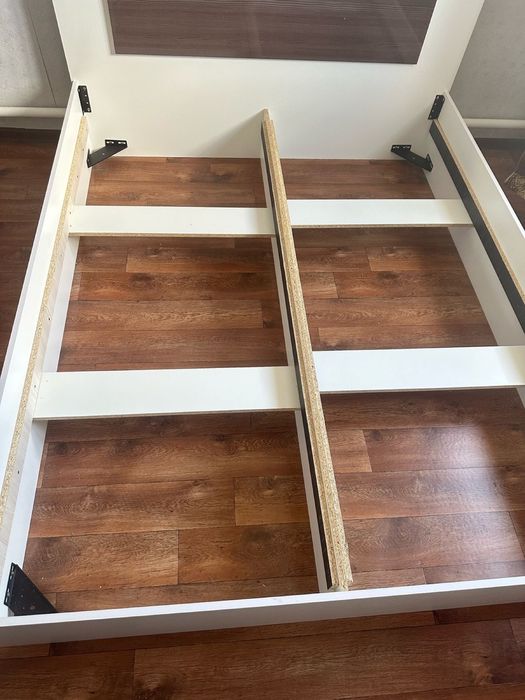 Продаю кровать двуспальная с матрасом