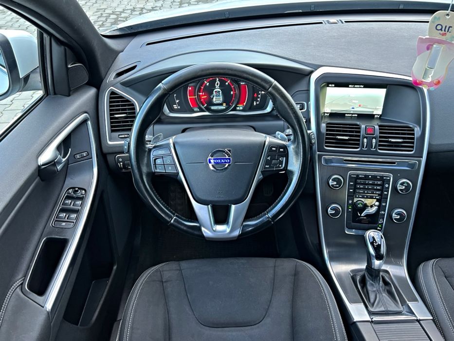Volvo XC60 2.4 D4 AWD 181 CP R-Design