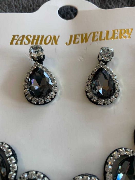 Стилен комплект бижута-Колие и обеци