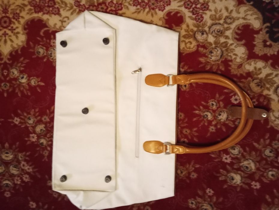 Geanta eleganta noua .