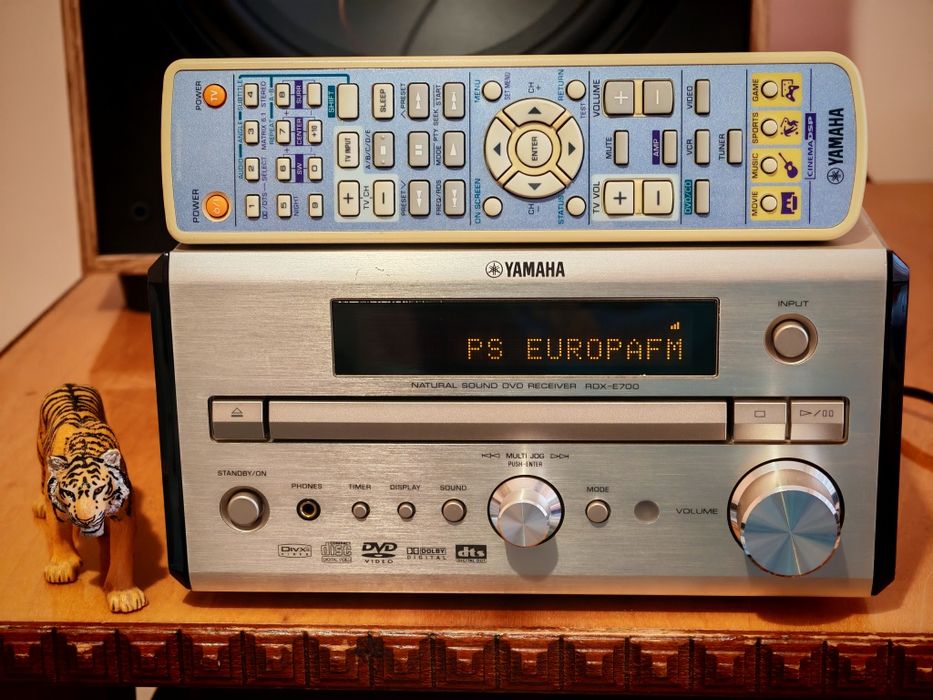 Yamaha RDX-E700. Amplificator/DVD/CD/MP3/tuner RDS  Pianocraft Series. Bijuterie audio. Preț fix !