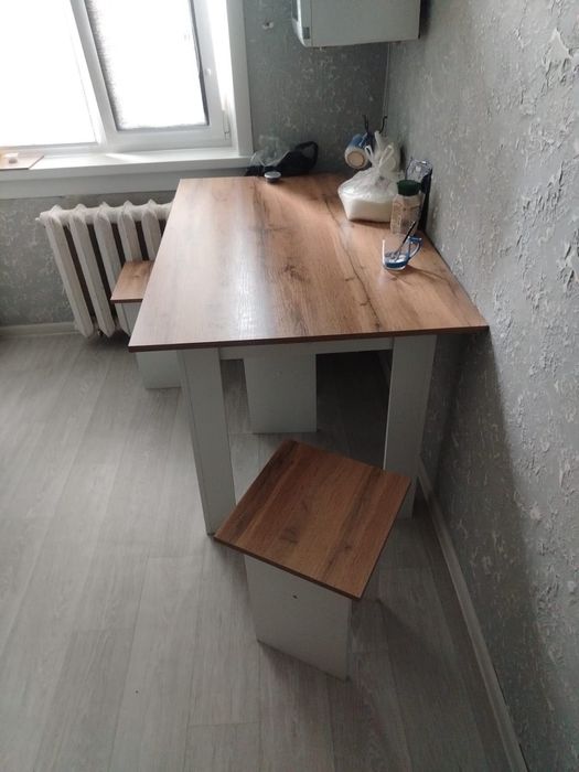 СРОЧНО продам кухонный стол