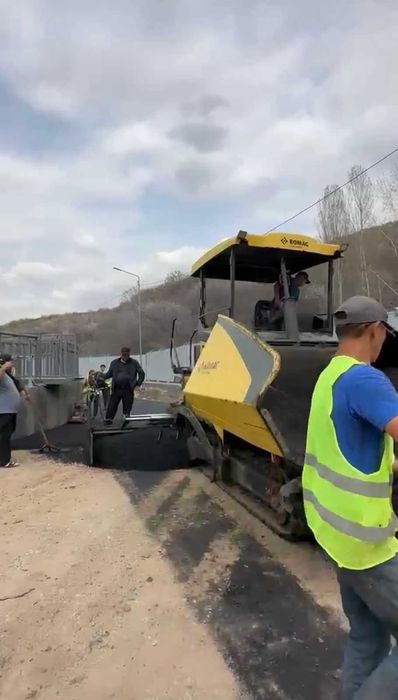 Аренда асфальтоукладчика, асфальтоукладчик