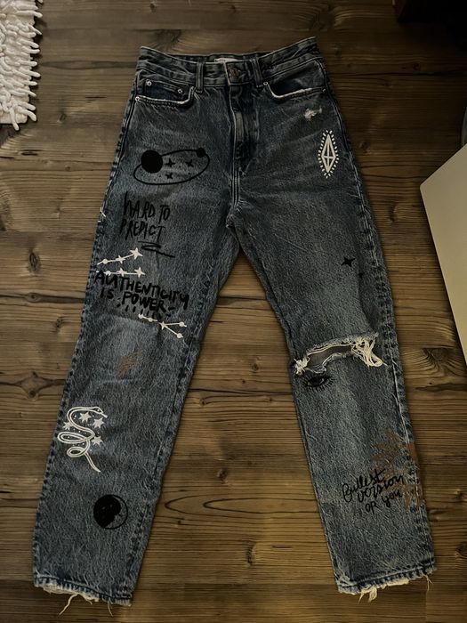 Bershka дънки с надписи