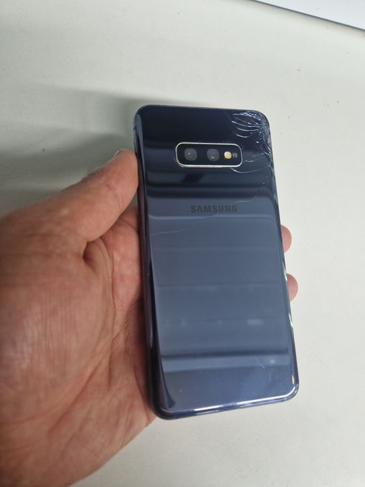 Samsung S10e (128GB) в идеальном состояний