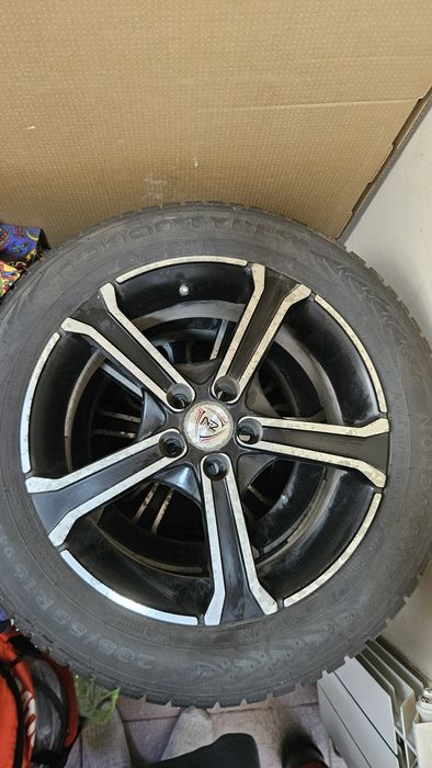 Продам комплект шин с дисками