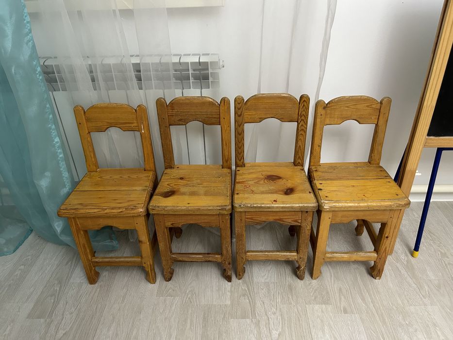 Стол и стулья для детей