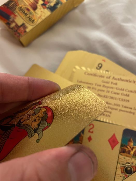 Карти от истински златни пластини