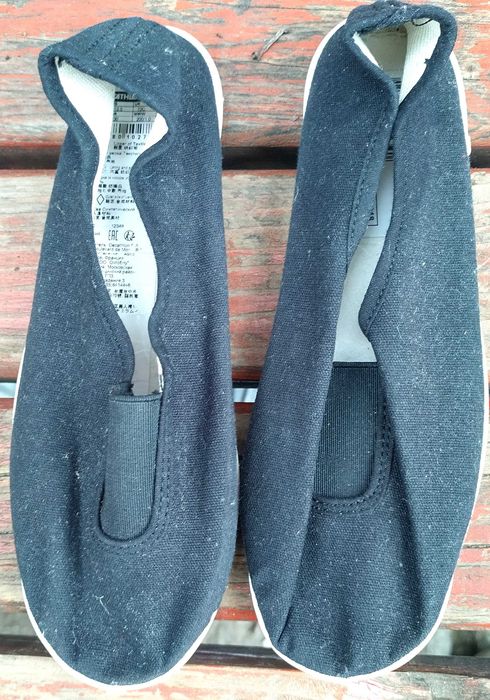 Унисекс маратонки за деца, както и чифт маратонки за фитнес.