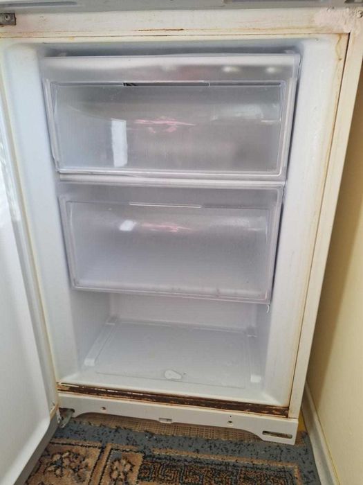 Продавам Хладилник Hotpoint-Ariston SBM 1821 V/HA(O).