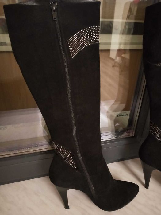 Продам зимние Сапоги.