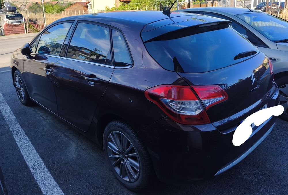 Vând Citroen C4 2011