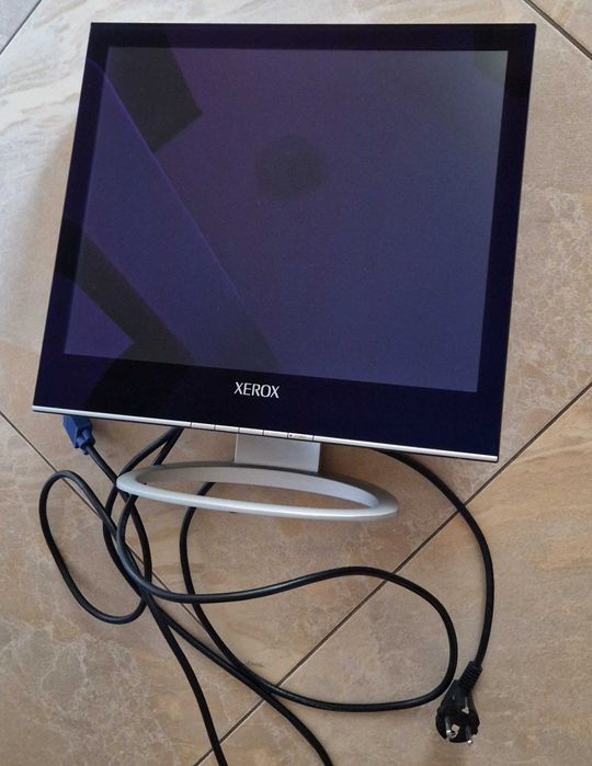 LCD Монитор XEROX 17" 700P Отлично състояние без забележки