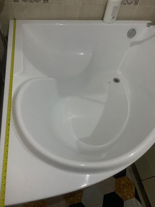 Продается ванна большая.