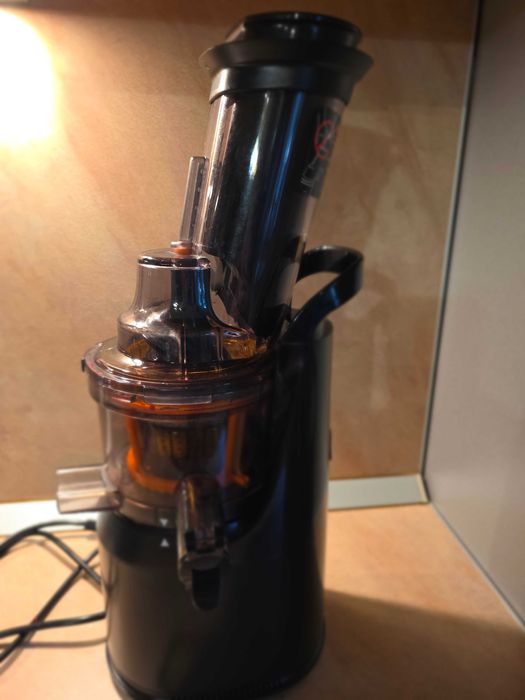 Сокoизстисквачка Fridja f1900 Whole Fruit Juicer