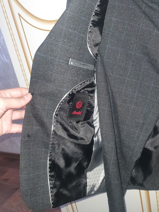 Продам школьный костюм