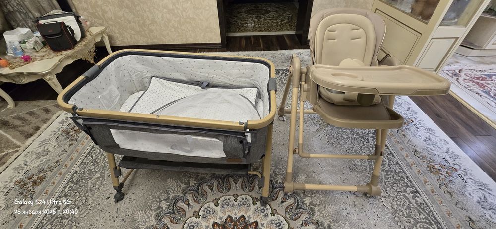 Продам манежку и стульчик для кормления