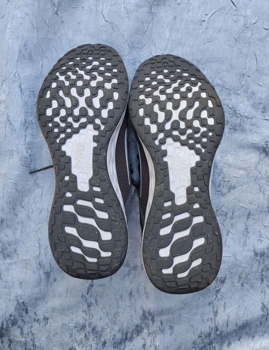 Vând adidași de bărbați Nike