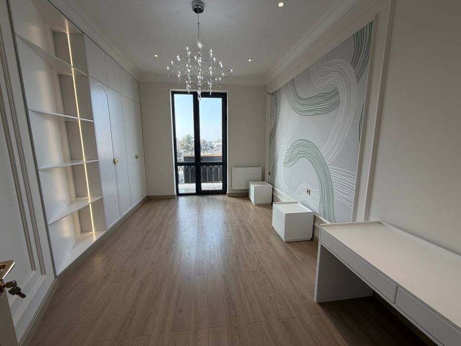 Продается 4/3/6 203м2 на махалле Хувайдо