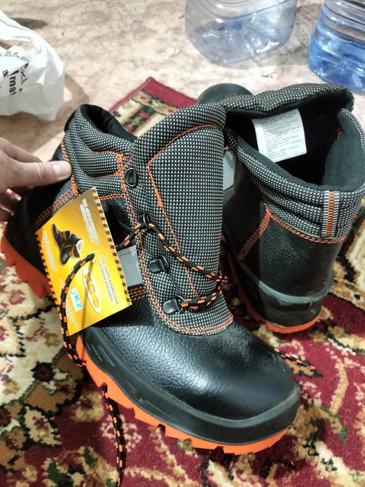 Ботинка зимние с мехом 43 размер