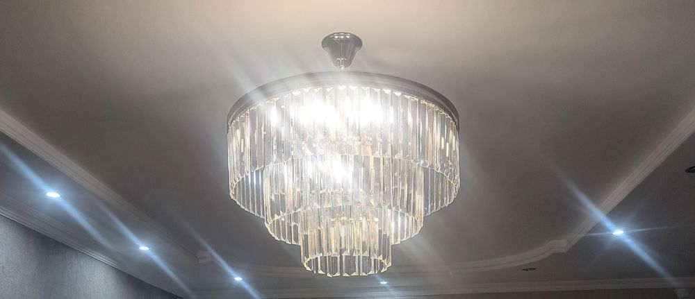 Люстра в гостиную в отличном состоянии