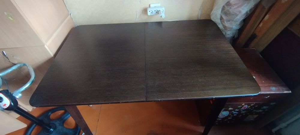 Стол для гостиной