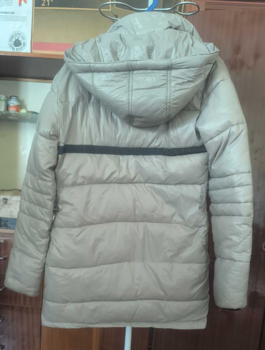 Продам женскую куртку размера S