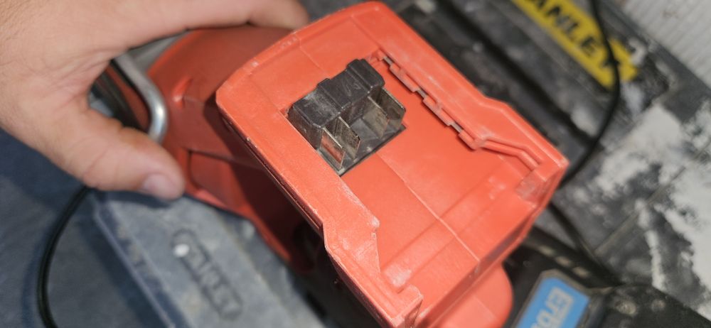 Milwaukee fuel m18   circular si fierestrāu sabie