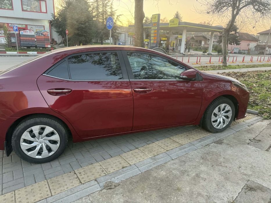 Продавам автомобил Toyota Corolla