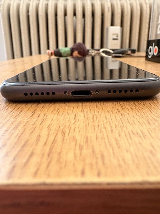 iPhone 11 (Много добро състояние)