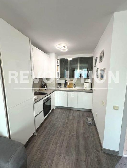 Дава се под наем Двустаен апартамент в к.к. Св.Св. Константин и Елена - 75 кв.м за 800 € - Снимка #2