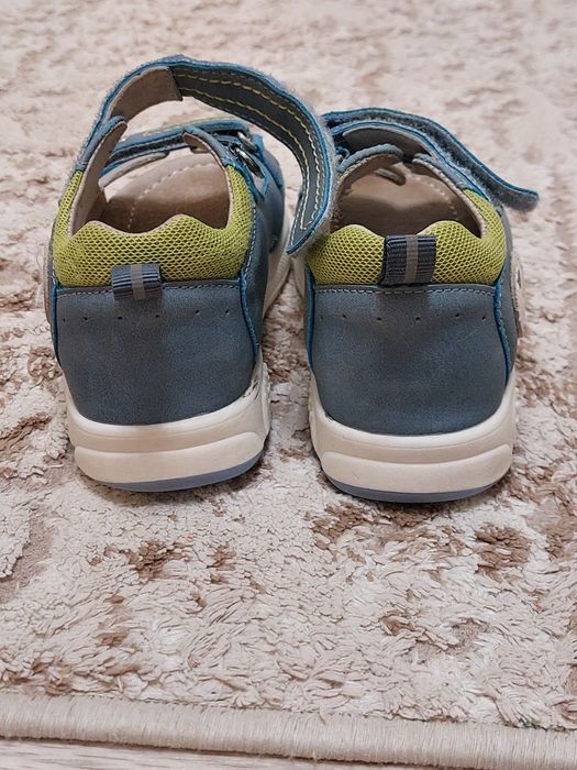 Продам сандали для мальчика