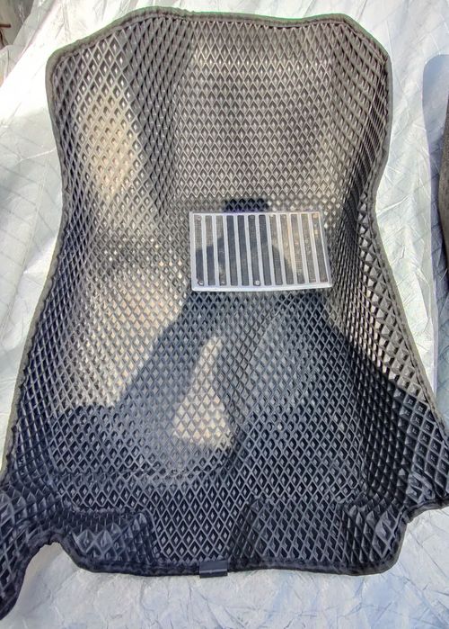 Продам б/у полики Evakor , в идеальном состоянии для Cobalt