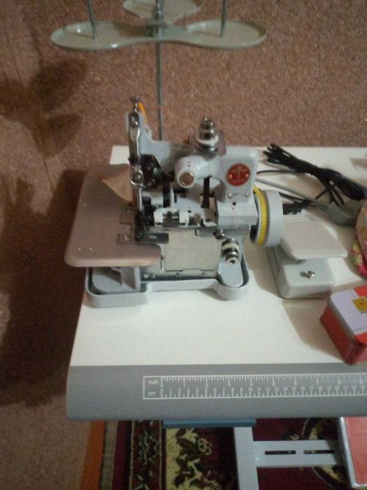 Тикув машинаси JUSTTA 1988-D Тогри чок ва Аверлок