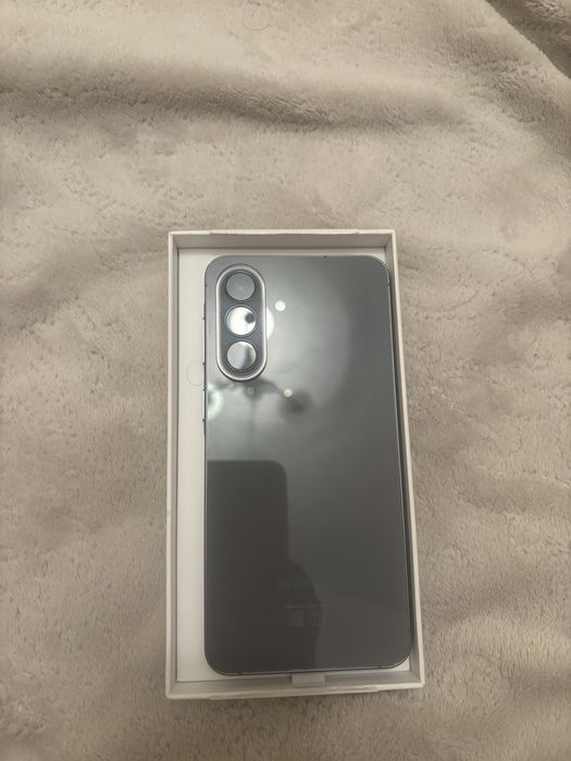 Samsung A57 почти новый