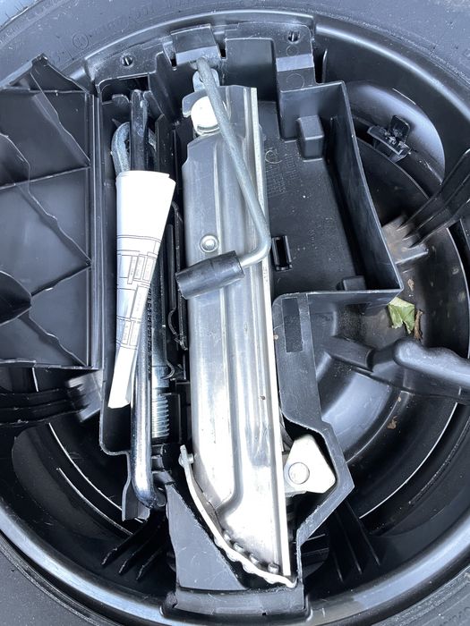 W204 Резервна гума Патерица авариен комплект теглич