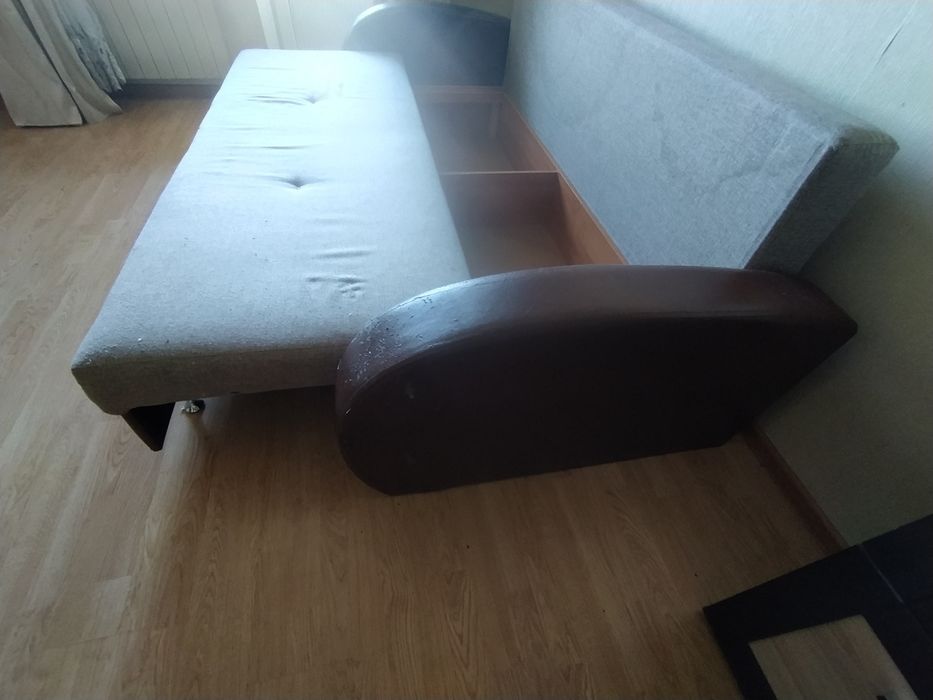 диван бесплатно срочно