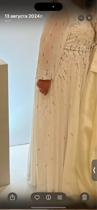 Белое вечернее платье