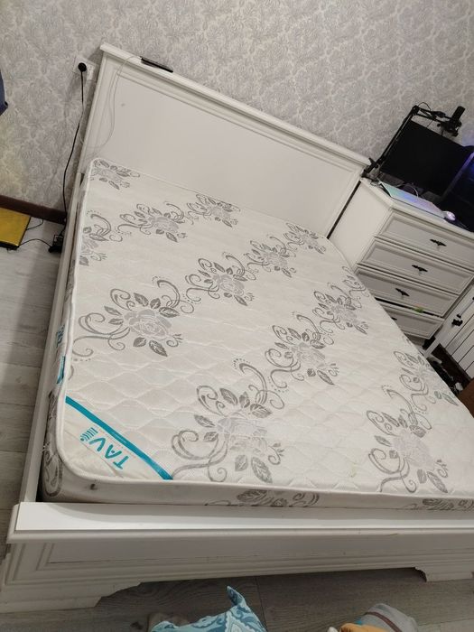 Кровать двуспальная