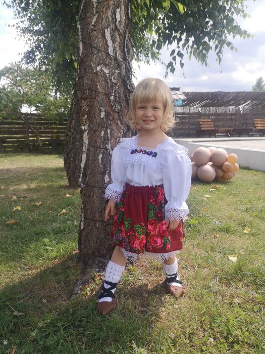 Costum popular pentru fete de Maramures