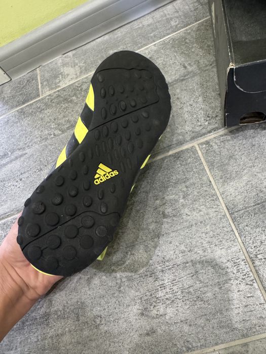 Футболни обувки стоножки