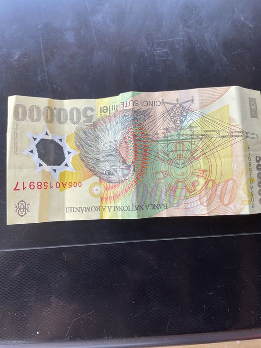 Vand bani 500.000 lei