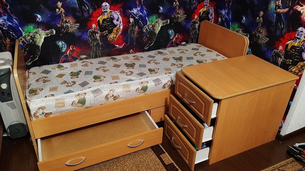 Продам детскую кровать б.у